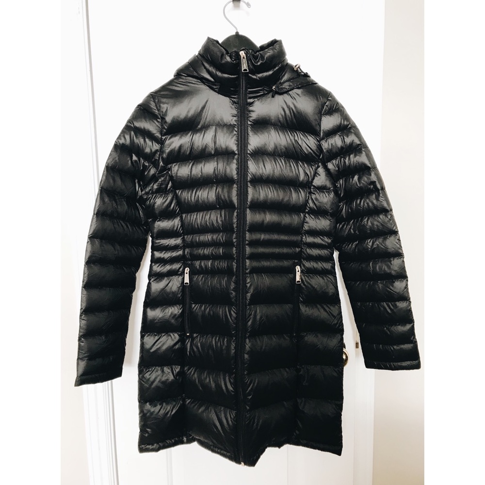 Black puffy down jacket